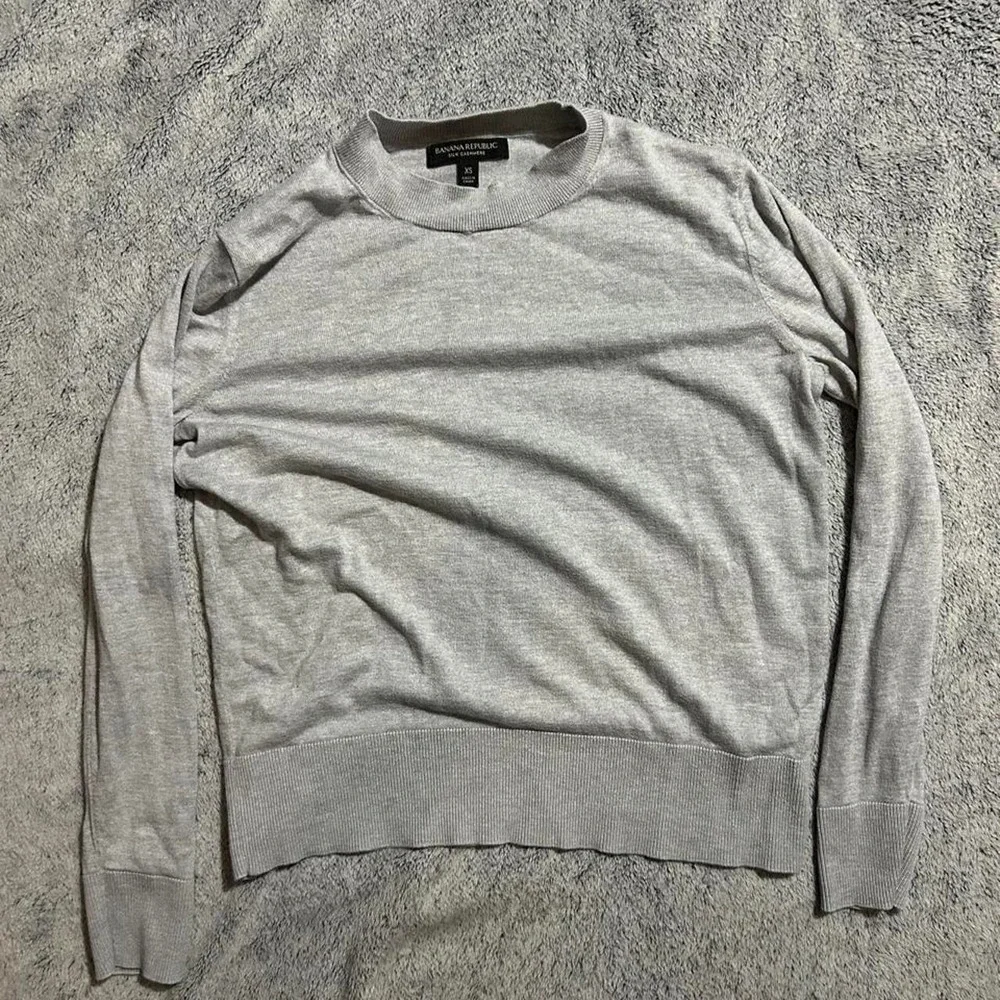 Banana Republic grey cashmere sweater Size XS